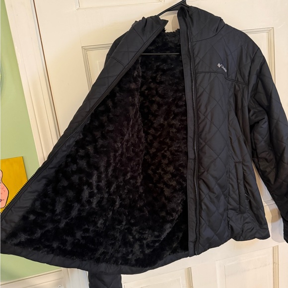 Columbia Black Quilted Hooded Puffer Jacket - Picture 3 of 4